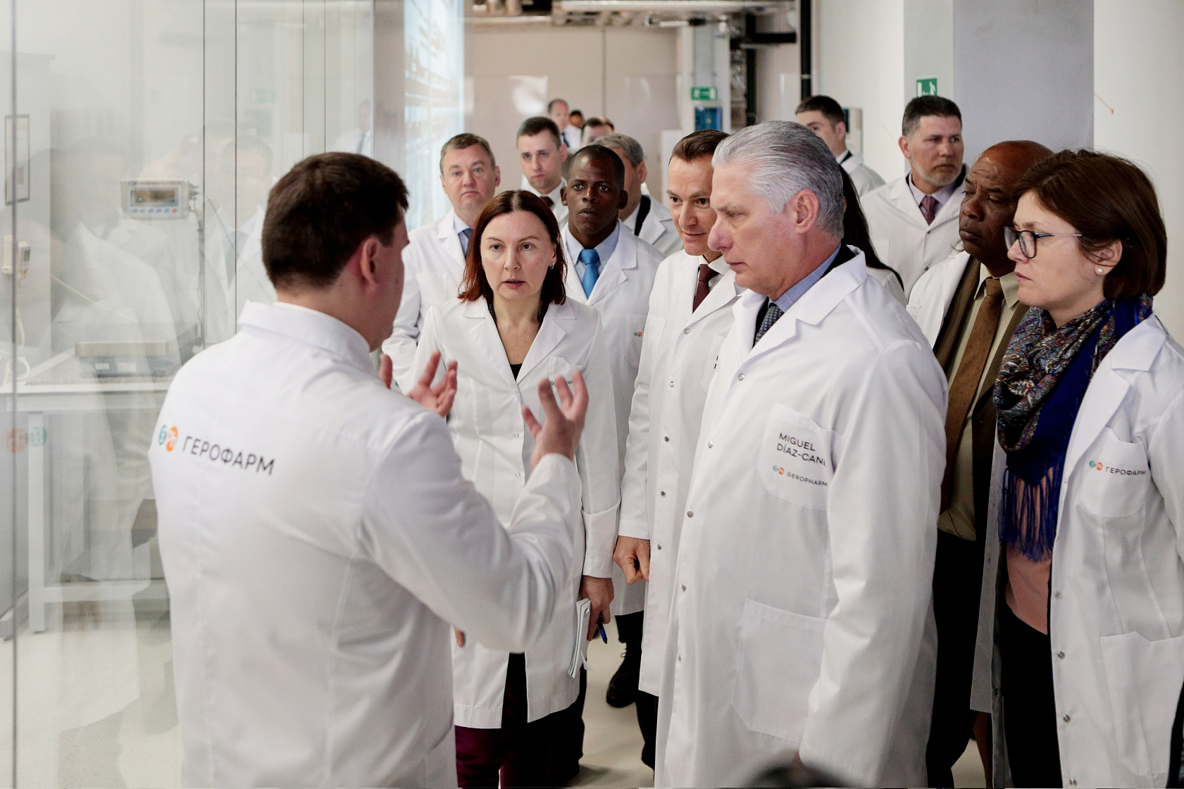 El Presidente de Cuba Visita la Planta de Producción de GEROPHARM en San Petersburgo